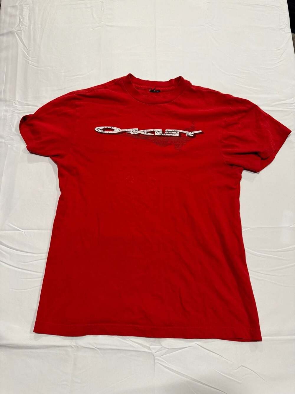 Vintage Y2K Oakley Red Central Graphic Logo T-Shirt